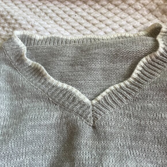 sweater - Picture 4 of 7